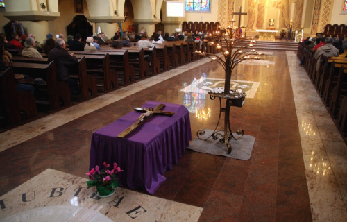 Wystrój kościoła w Wielkim Poście 2007r.