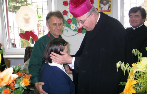 Wizyta ks. bpa Piotra Jareckiego w ośrodku "Maja" 05.06.2006r.