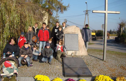 Wyjazd ministrantów na cmentarz wojenny i do muzeum w Palmirach – 5 listopada 2011 r.